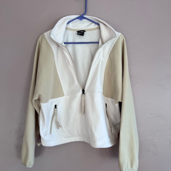 The North Face Beige and White Fleece Pullover - Picture 4 of 6